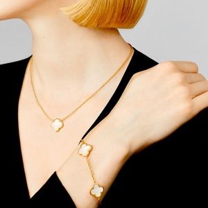 Alhambra style bracelet